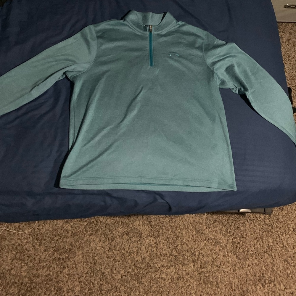 Men’s Oakley pullover sweater